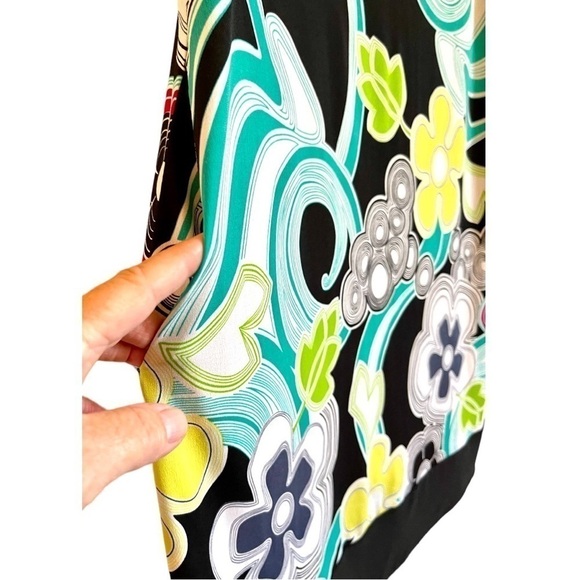 SANGRIA, SHIFT DRESS. BRIGHTLY COLORED PRINT WITH BLACK BANDED NECKLINE. SIZE 14 - Picture 5 of 7